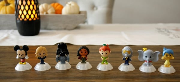 Disney 100 のハッピーミールのフィギュアをすべて手に入れる私
